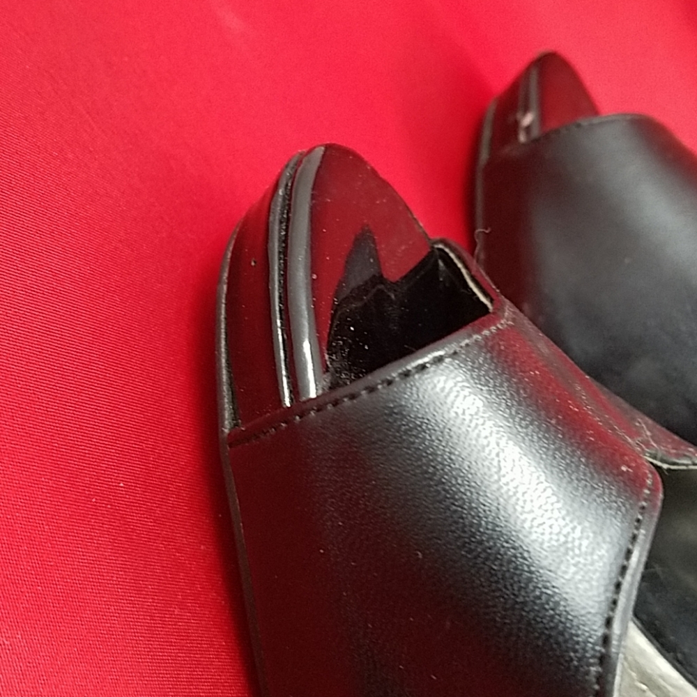 Heels - Picture 3 of 3